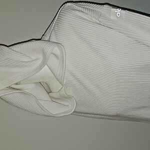 Alo yoga Muse hoodie size small.